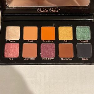 Violet Voss ESSENTIALS eyeshadow palette